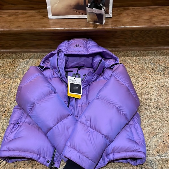 TNA Jackets & Blazers - New Aritzia TNA super puff jacket shordy